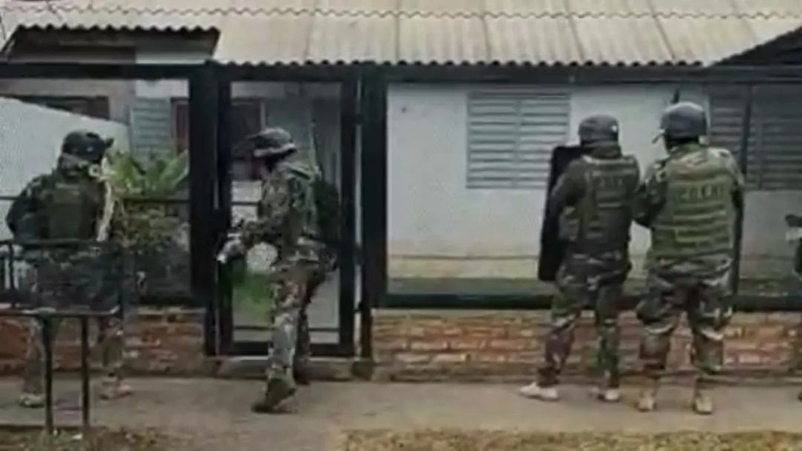 El procedimiento fue llevado adelante por personal de la División Toxicomanías de Villa Regina. Foto: Gentileza. | LMCipolletti.com El procedimiento fue llevado adelante por personal de la División Toxicomanías de Villa Regina. Foto: Gentileza.