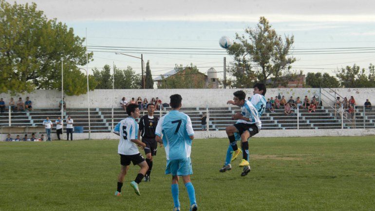 Los chicos locales buscarán seducir a los técnicos de San Lorenzo.