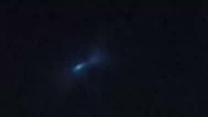 La formación luminosa fue registrada durante la noche del 24 al 25 de octubre desde varias regiones de Chile (Foto: Captura de video / Tío OVNI)