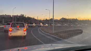 Las filas sumaron kilómetros en el acceso norte a Neuquén 