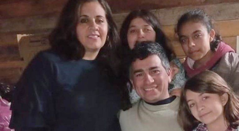 Jaquelina y su familia esperan ansiosos la operación que le permita volver a caminar. 