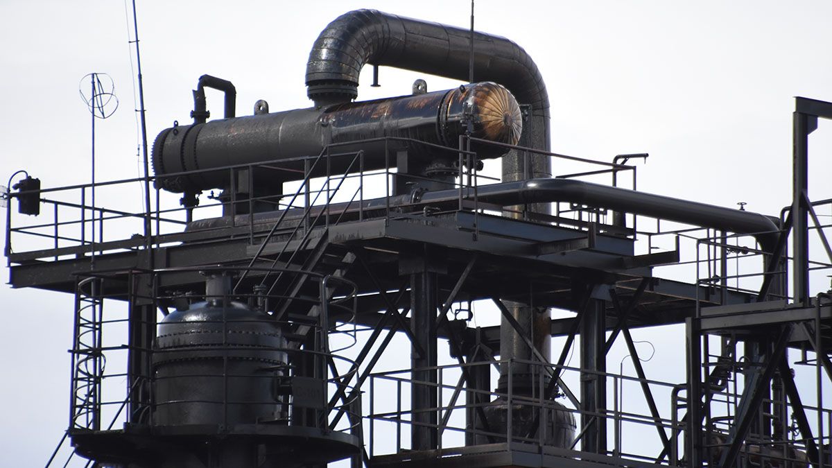 NAO cree que se podrá reconstruir la refinería y sostener el empleo