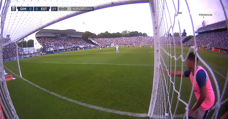 Cábalas y mufas: el insólito cruce en el clásico entre Estudiantes de La Plata y Gimnasia