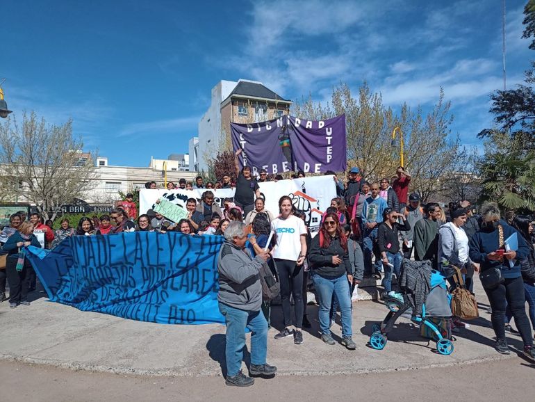 La gente de los barrios populares de Cipolletti, la región y el país retomarán la vía de la protesta y la movilización para conseguir que el Estado nacional contribuya al progreso y desarrollo de la comunidad.