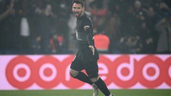 Messi que ya había marcado por Champions, pudo festejar su primer tanto en el torneo local frente al Nantes.