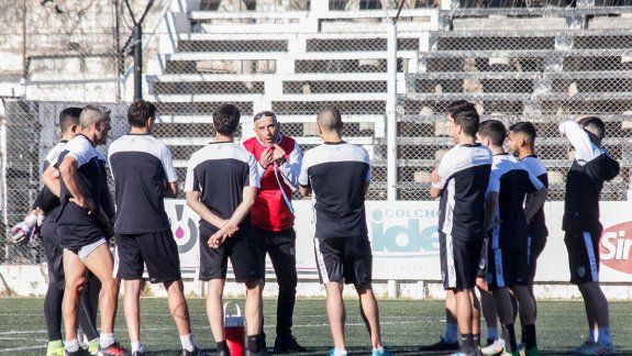 Llegó la hora del debut para el Albinegro