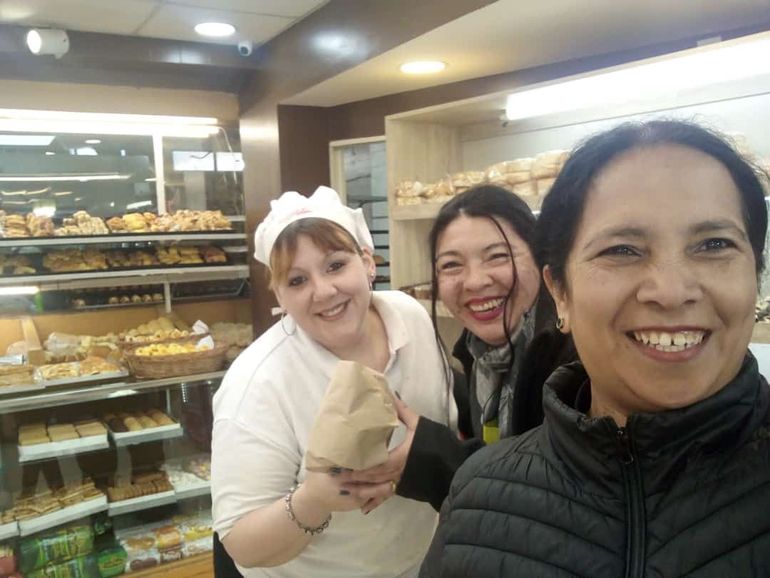 Panadería regaló miles de facturas a niños y maestros