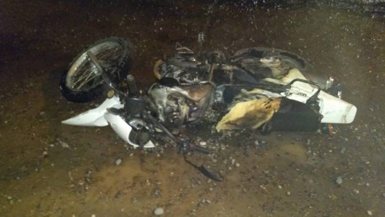 Un robo desató la furia de los vecinos: quemaron la moto de un ladrón