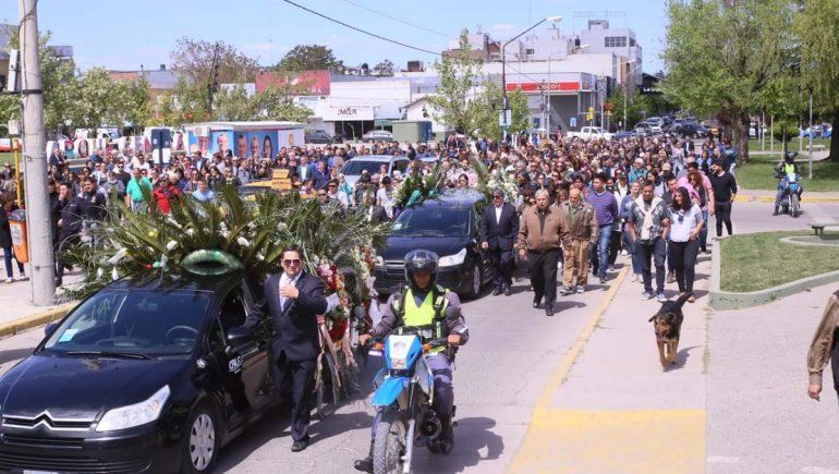 Emotivo: cientos de personas le dieron el último adiós a Pechi Quiroga