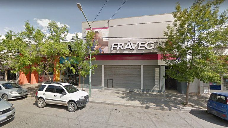 Aprovechó los festejo de Boca y robó en un local de electrodomésticos
