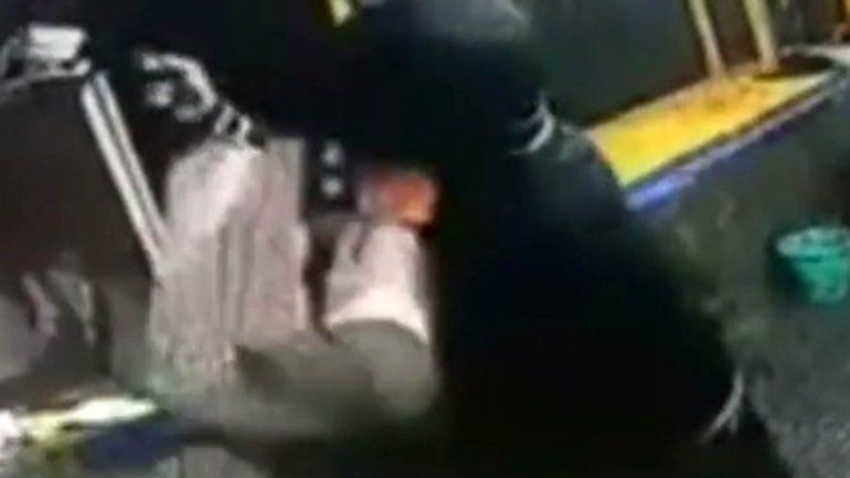Violento robo a un kiosco en Roca quedó grabado