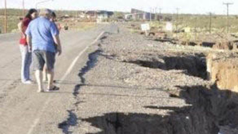 Las grietas borraron la banquina en varios tramos de la autovía.
