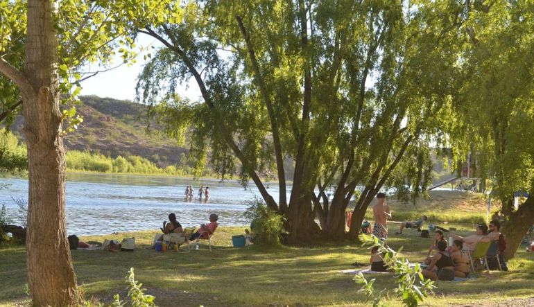 La gente se volcó a la Isla Jordán, a las piletas, los lagos y hasta los canales.