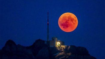 instalan telescopios en bariloche y las grutas para observar el eclipse total de luna