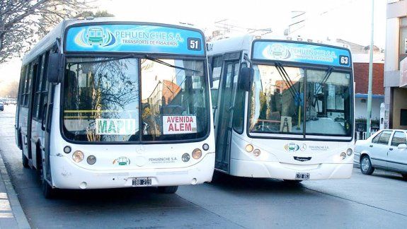 El transporte colectivo urbano es utilizado sobre todo por trabajadores y estudiantes.