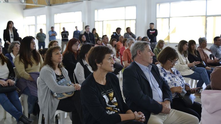 Familiares, amigos y autoridades, acompañaron la ceremonia.