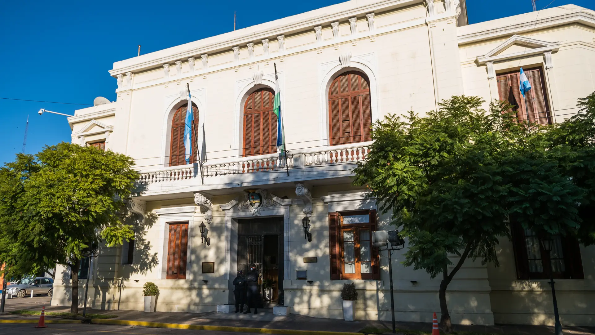 Río Negro paga la primera cuota de $125.000 a empleados públicos