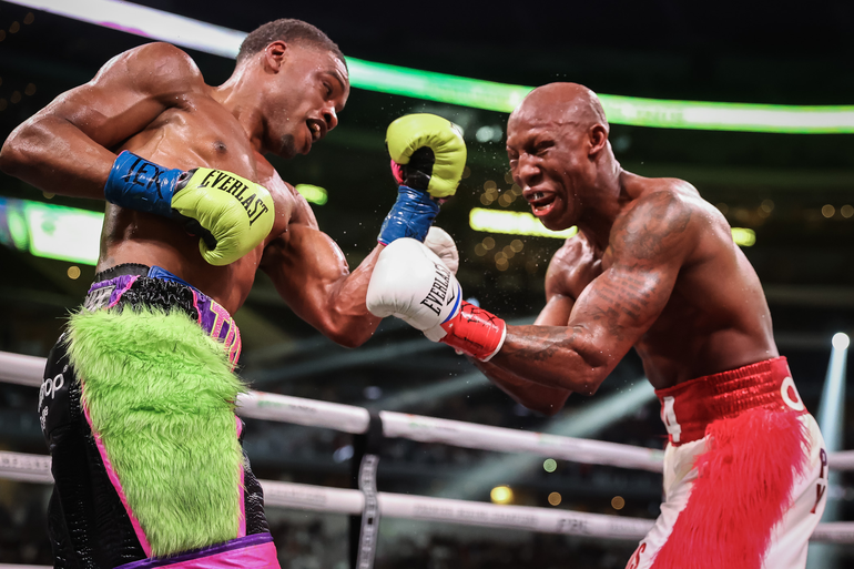 Una zurda letal: Spence Jr. le destrozó el ojo al cubano Ugás