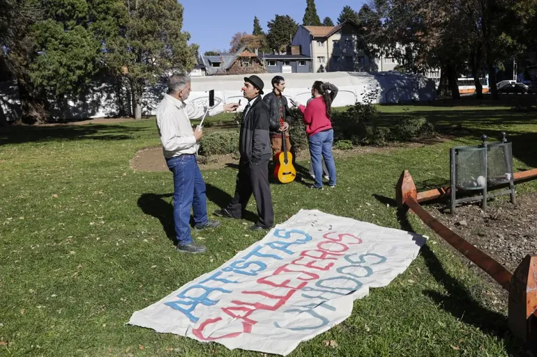 Durante la prohibición de su actividad, se realizaron dos Varieté bajo el lema Durante la prohibición de su actividad, se realizaron dos Varieté bajo el lema