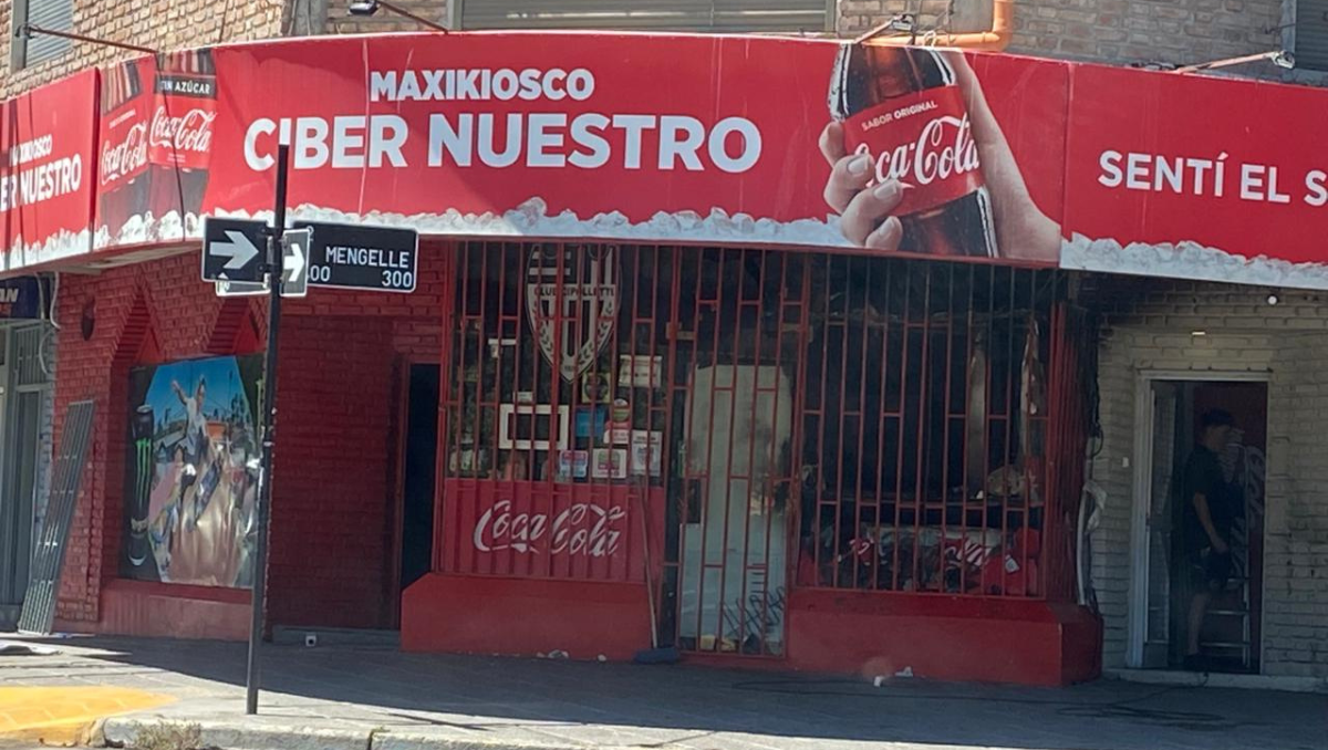 Un incendio en un comercio de Cipolletti se desató en a mañana del 1 de enero.
