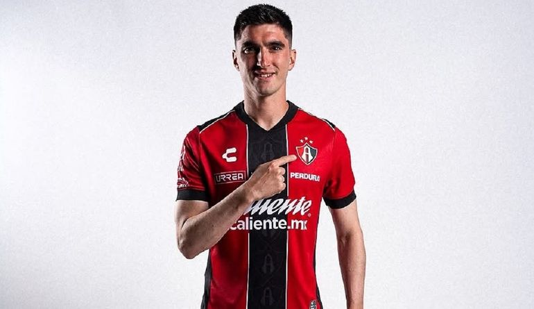 Sueño cumplido para el Tuti Del Prete: la foto con Messi y la camiseta de De Paul