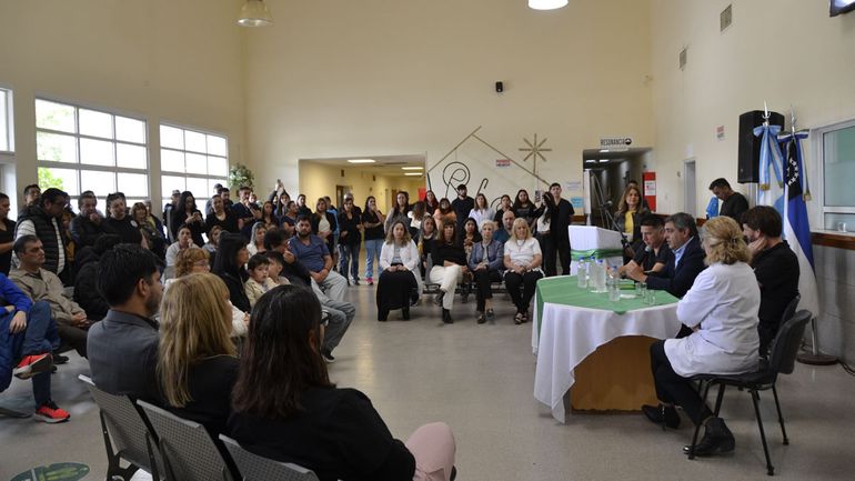 La nueva conducción se había presentado el 7 de noviembre en el hall del hospital, tras la salida de la Dra. Mabel Raviola. La nueva conducción se había presentado el 7 de noviembre en el hall del hospital, tras la salida de la Dra. Mabel Raviola.