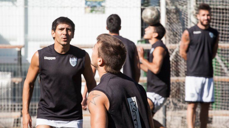 Gastón Pinto asoma para volver en la última línea de Cipo