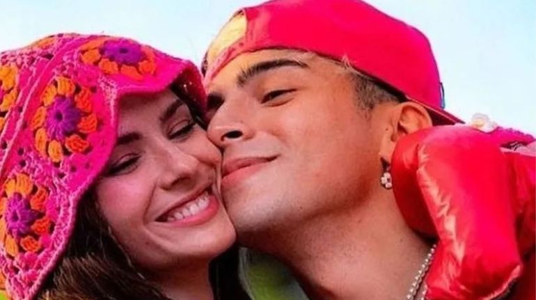 La China Suárez y Rusherking a los besos.