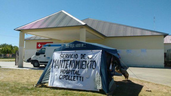 Los trabajadores de la salud continúan con la retención de servicio por el atraso salarial