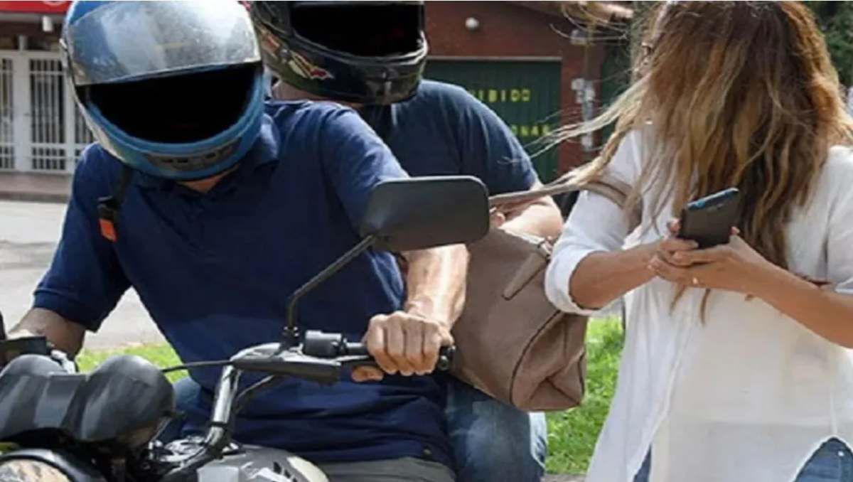 Motochorros malditos: violento robo a una joven cipoleña