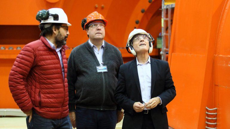 Mirada. Gadano (de Energía Nuclear) con el gobernador Weretilneck.