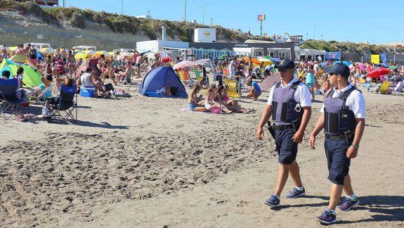 Las Grutas estará blindada para evitar los robos en la playa