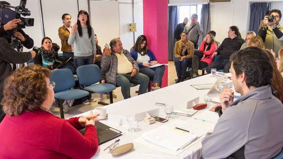 Los concejales se cruzaron con un grupo de vecinos, que prometieron juntar firmas para voltear la ordenanza.