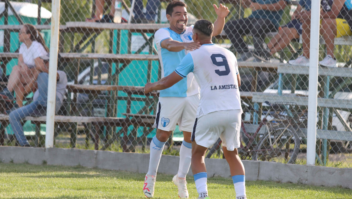 Kevin Guajardo metió el gol de la victoria sobre Pillmatún desde los doce pasos. Fotos: Anahí Cárdena