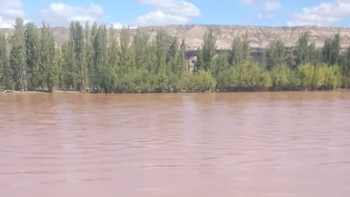 Aguas Rionegrinas (ARSA) se encuentra monitoreando el caudal del río Negro ante la turbiedad registrada en las últimas horas.