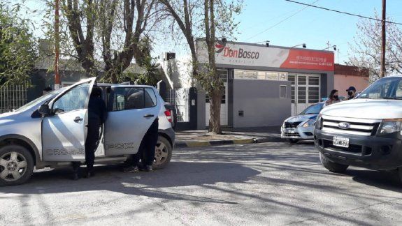 Chocó a otro auto y se dio a la fuga: lo buscan en Cipolletti