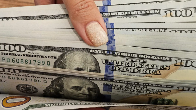 El dólar cerró el miércoles último a 1.160 pesos
