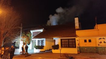 El principio de incendio ocurrió en una vivienda de Cinco Saltos. El principio de incendio ocurrió en una vivienda de Cinco Saltos.