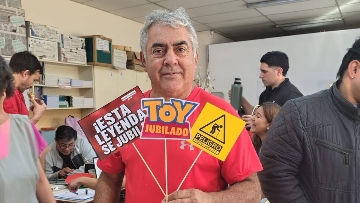 José Parra, gloria albinegra, acaba de jubilarse como portero y compartió su alegría e historia con LM Cipolletti.