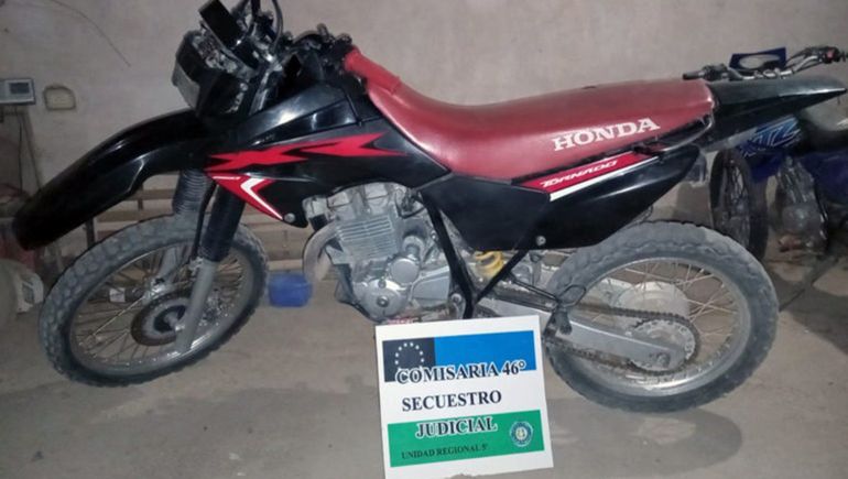 Intentó escapar de la Policía a bordo de una moto y terminó detenido
