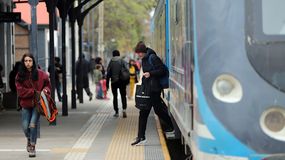Se reestablecieron las frecuencias diarias del Tren del Valle entre Cipolletti y Neuquén. | LMCipolletti.com Se reestablecieron las frecuencias diarias del Tren del Valle entre Cipolletti y Neuquén.
