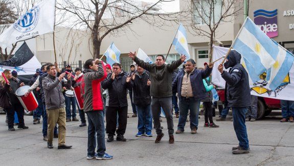 Los municipales volvieron a marchar por la ciudad y ocuparon la sede de Tránsito