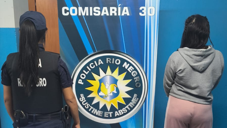En Viedma, la comisaría 30 aprehendió a la mujer que sustrajo los elementos del supermercado.