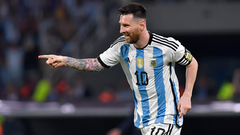 Argentina aplasta a Curazao y Messi superó los 100 goles