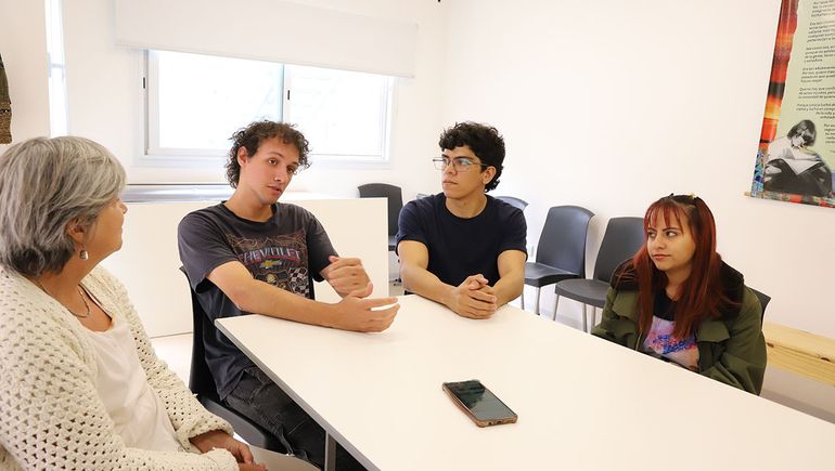 La Casa de Leticia está habitada por 10 estudiantes, 5 mujeres y 5 varones. 