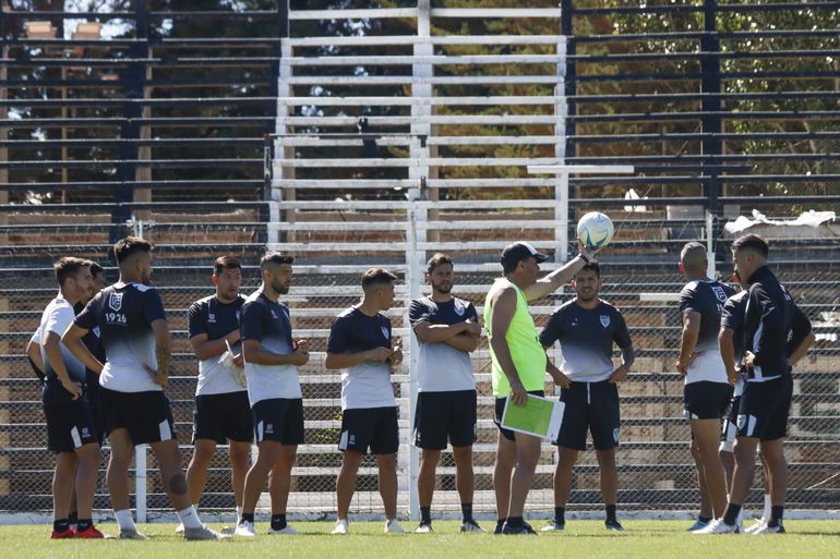 Cipolletti buscará el pase a las semifinales por el ascenso