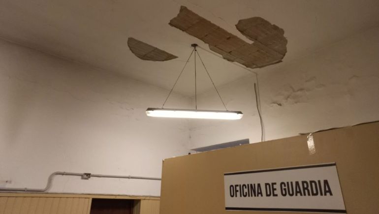 El interior de la Comisar&iacute;a 7ma muestra graves problemas edilicios. No tienen gas y sufren cortes de energ&iacute;a por problemas internos.&nbsp;