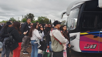incertidumbre en la caravana de la ilusion: ex jugadores, ex dirigentes e hinchas de cipo quedaron varados incertidumbre en la caravana de la ilusion: ex jugadores, ex dirigentes e hinchas de cipo quedaron varados