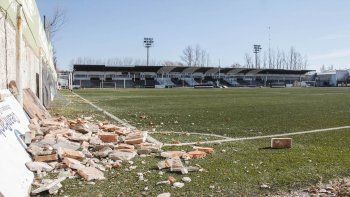 La postal del inicio de la obra en el estadio del Club Cipolletti.