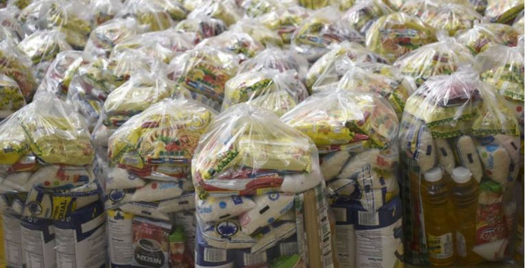 Además los vecinos recibirán bolsas con mercadería una vez al mes